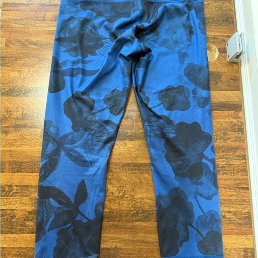 LULULEMON Wunder Under Crops Inky Floral Print size 6 - Picture 4 of 7